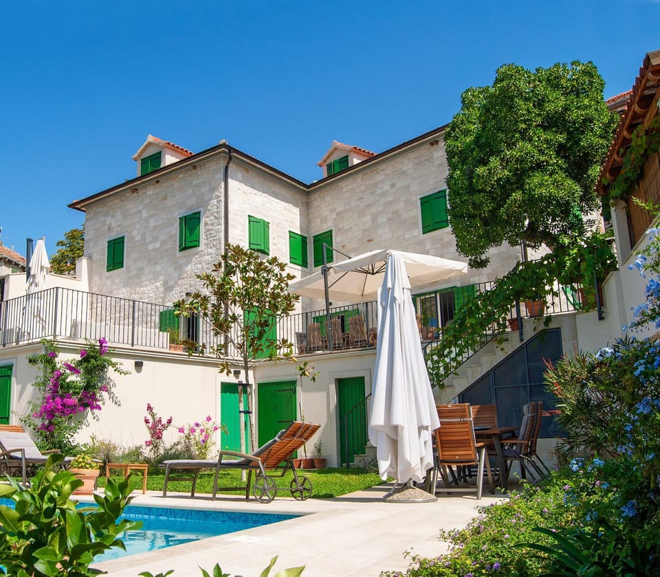 Patio, Summer, Garden, Balcony/Terrace, Seating area, On site, Garden view, Pool view, Swimming pool, Swimming pool