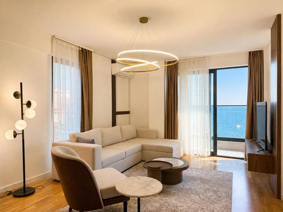 TV and multimedia, Seating area, Evening entertainment, Sea view