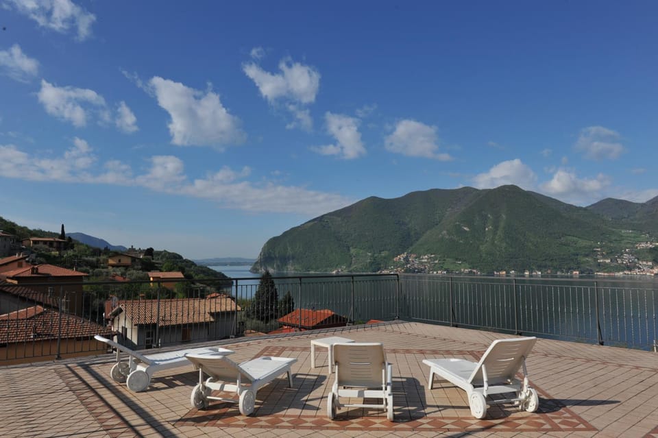 Natural landscape, Balcony/Terrace, Lake view, Mountain view, sunbed