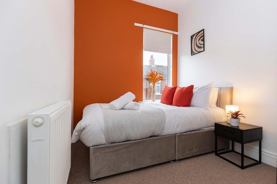 3-Bed Darlington Home Sleeps 8 Parking House in Darlington