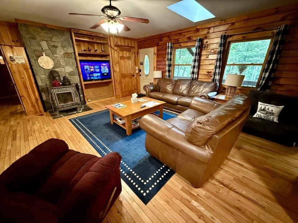 Peaceful Mountain Escape with Deck and Game Room in Jamaica, Vermont House in Jamaica