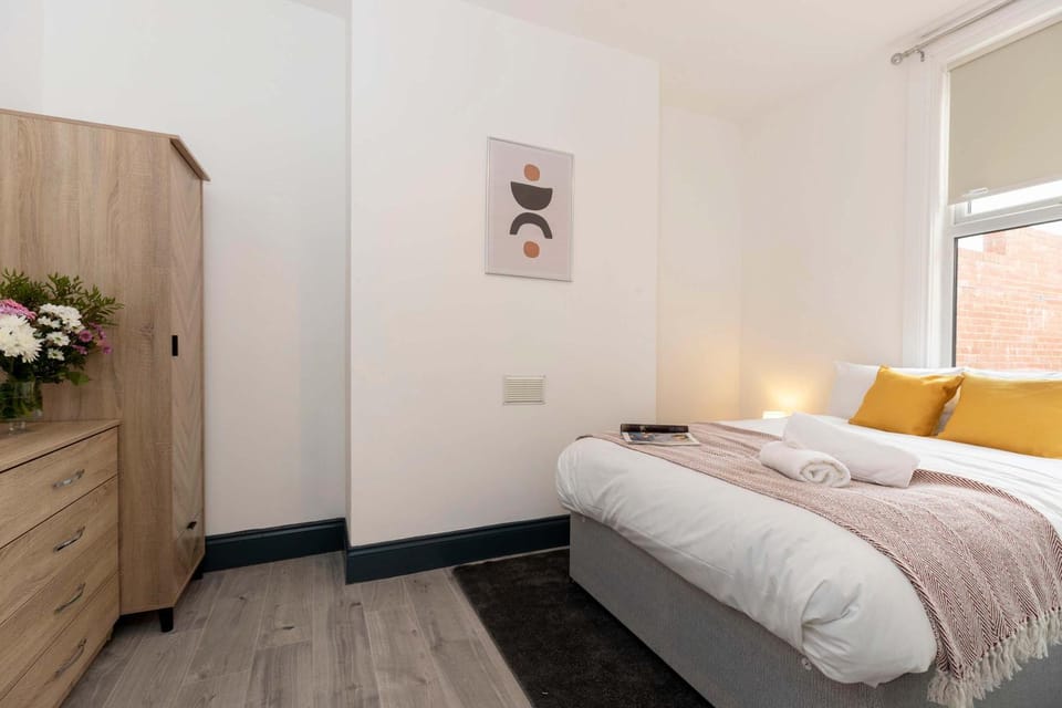 Spacious 4-Bed Home 2 Bath Parking Darlington House in Darlington