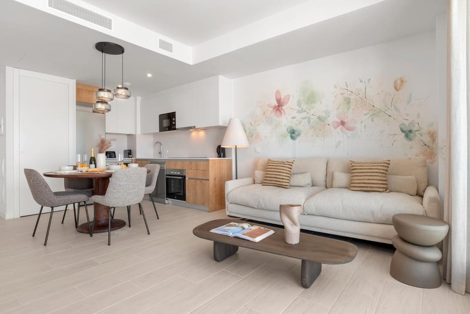 Kitchen or kitchenette, Seating area