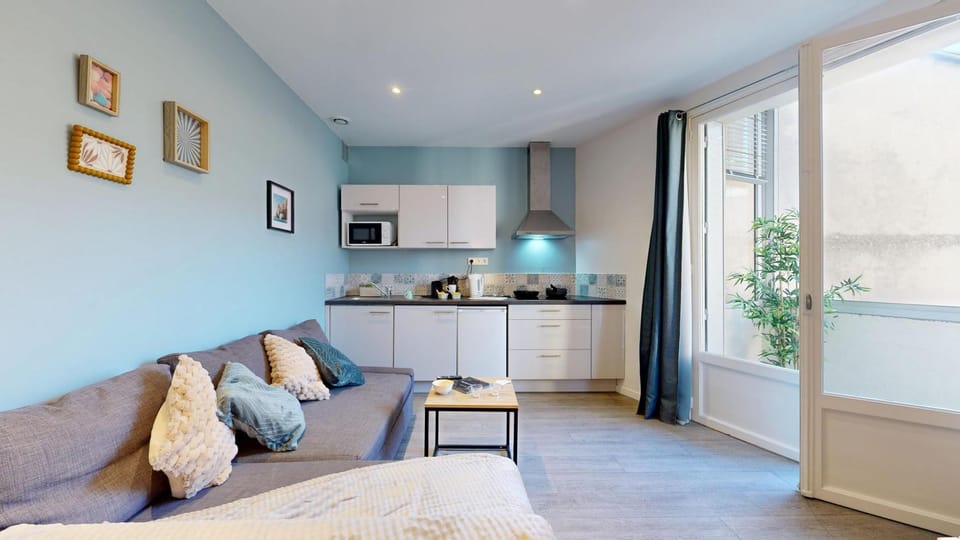 Kitchen or kitchenette, Living room