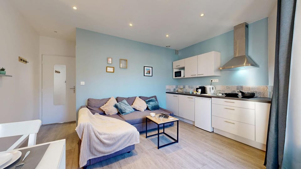 Kitchen or kitchenette, Living room