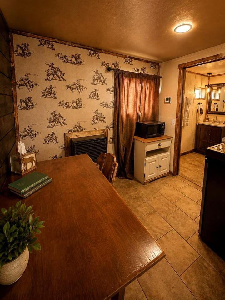 Luxurious King Suite Rental for an Unforgettable Escape in Dubois, Wyoming House in Dubois