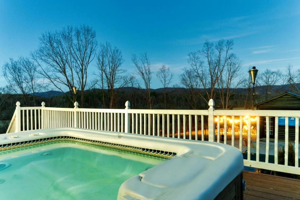Luxury Mountain Retreat with Pool, Hot Tub & Game Room in Virginia House in Massies Mill