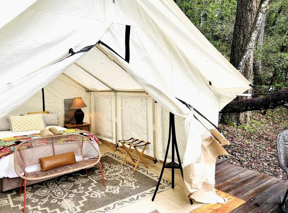 Peaceful Glamping Retreat Along the Trinity River Near Willow Creek, California Luxury tent in Willow Creek