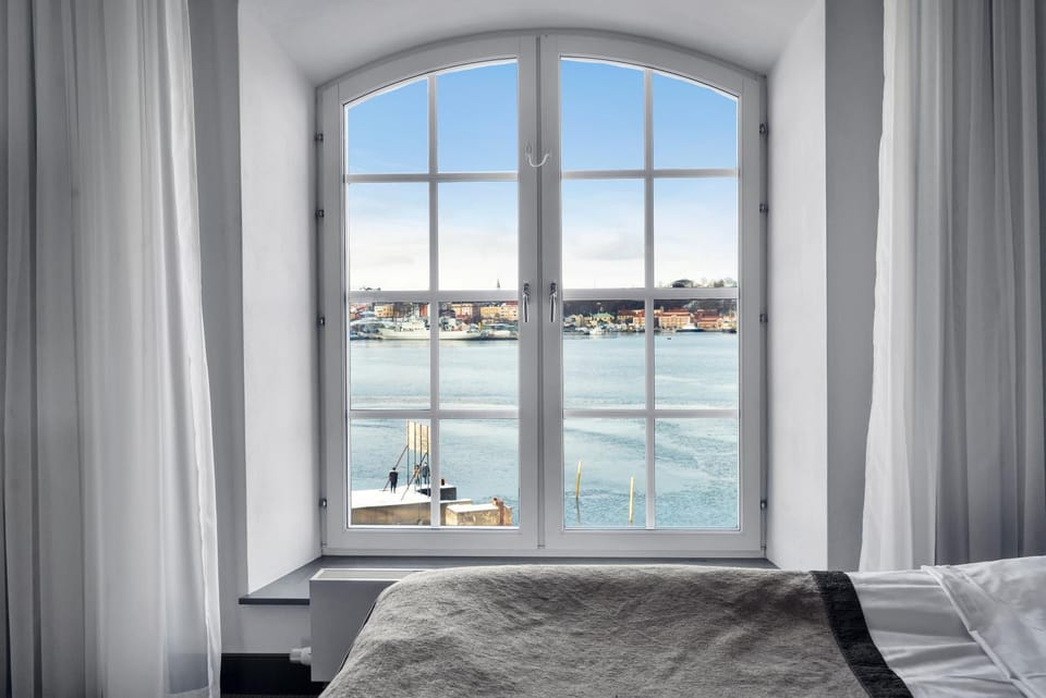 Bed, Sea view