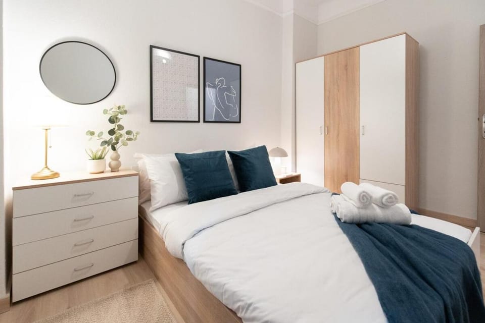Urban Comfort - Spacious 3BR Apartment in Thessaloniki