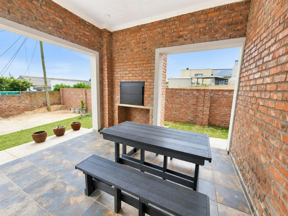 Property building, Patio, Dining area, Evening entertainment