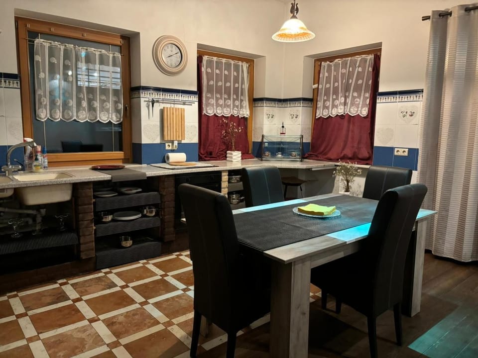 Property building, Kitchen or kitchenette, Living room