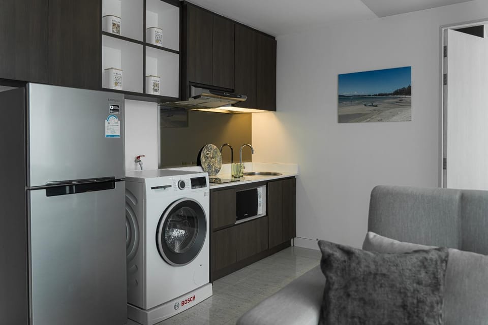 Kitchen or kitchenette, Living room, stove, washing machine