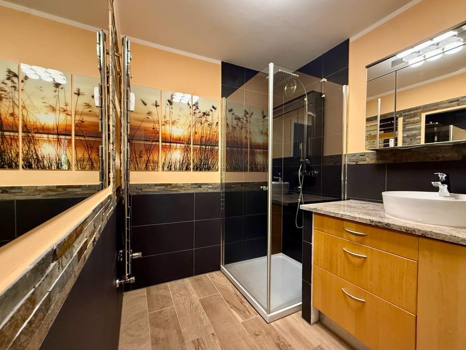 Modern renovated room with direct public transport to Oktoberfest Vacation rental in Munich