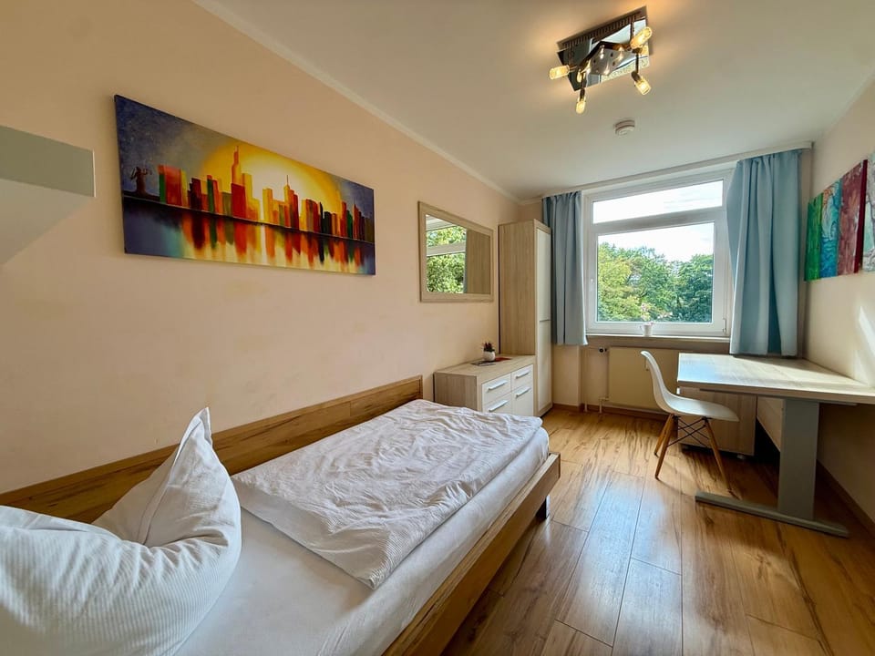 Modern renovated room with direct public transport to Oktoberfest Vacation rental in Munich