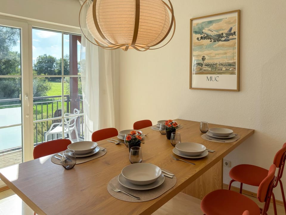 Seating area, Dining area