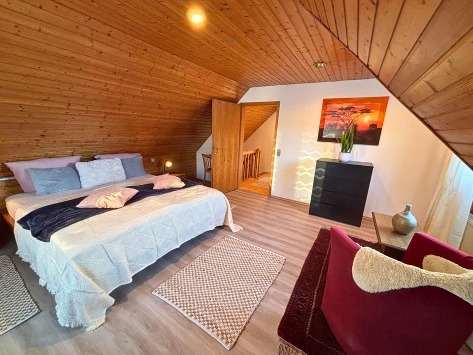 Bed, Photo of the whole room, Bedroom