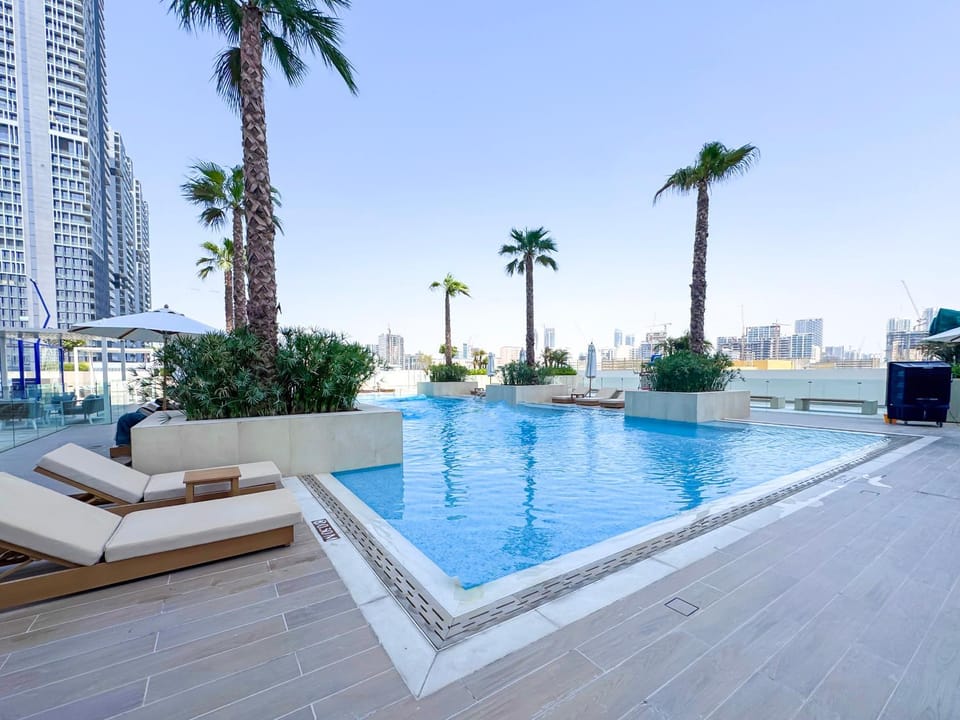 Day, Swimming pool, sunbed