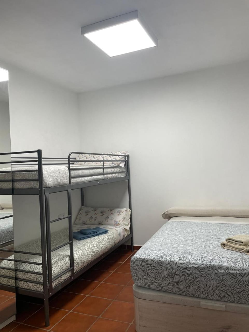 Bedroom, bunk bed