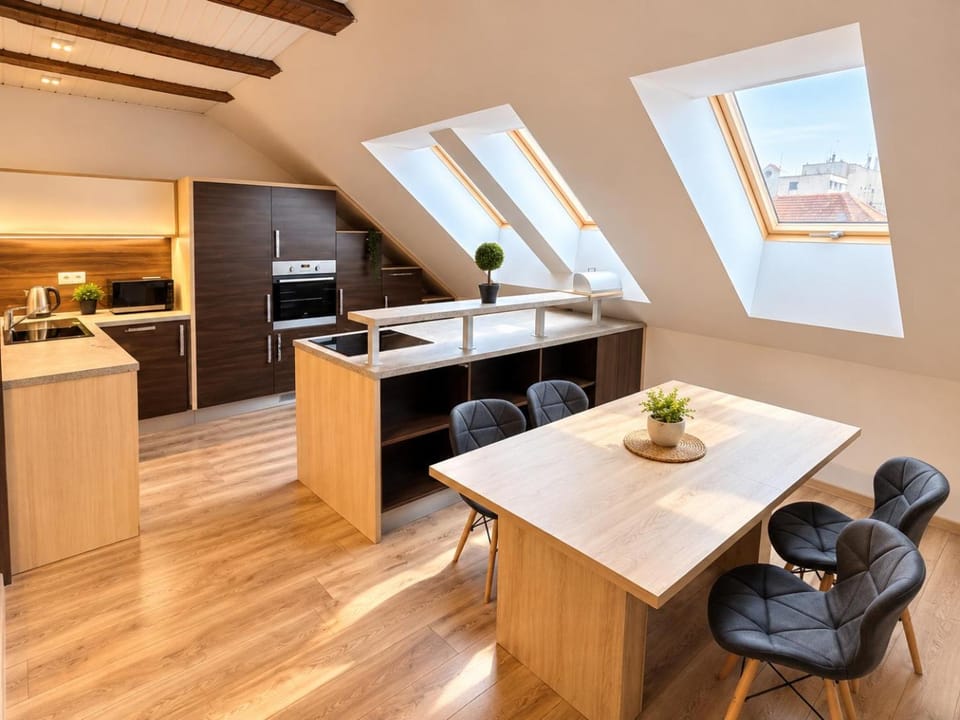 Kitchen or kitchenette, Dining area, stove
