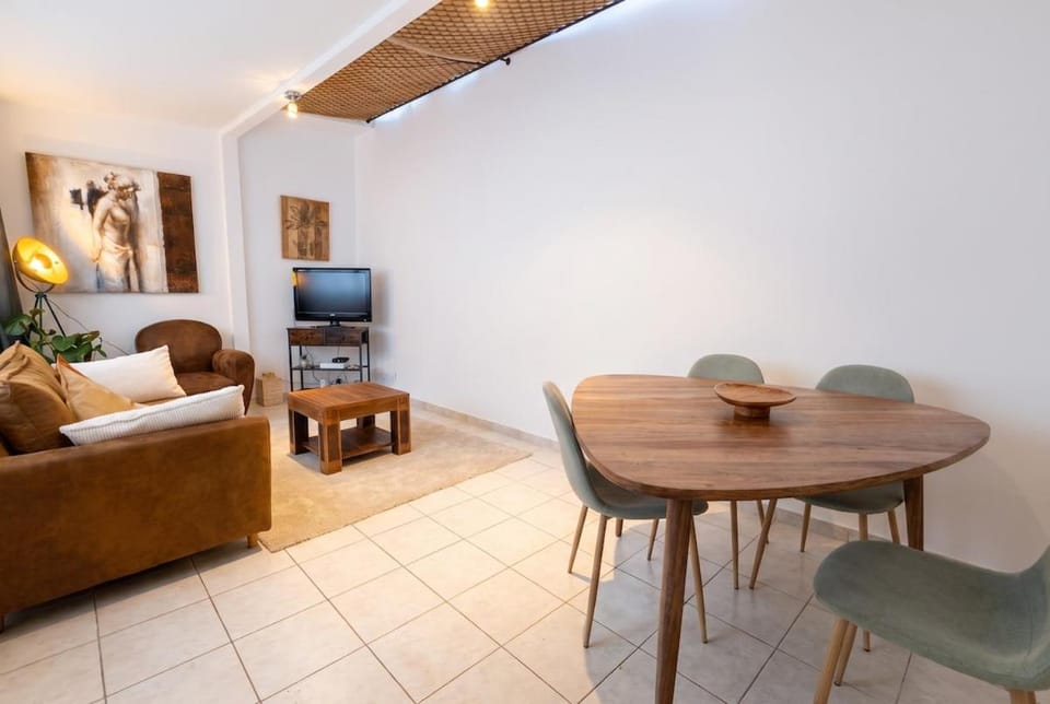 Spacious one-bedroom apartment - Comfort, Center & Paris 5 min away Apartment in Issy-les-Moulineaux