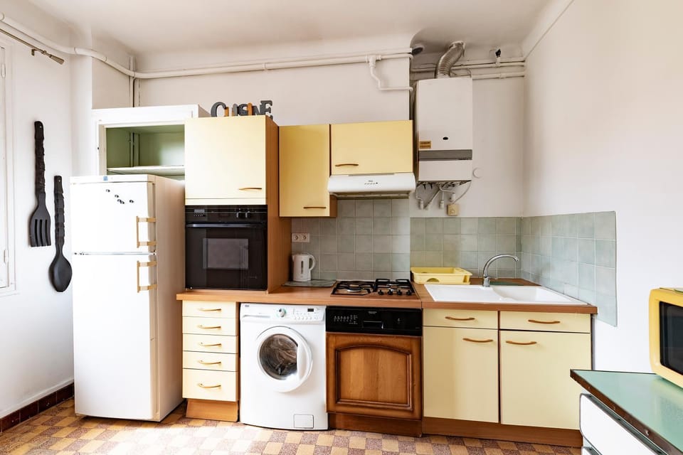 Kitchen or kitchenette