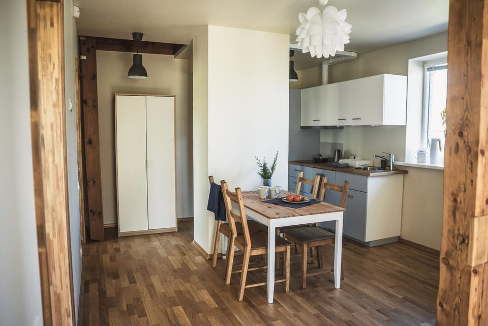 Kitchen or kitchenette, Living room, Seating area, Dining area