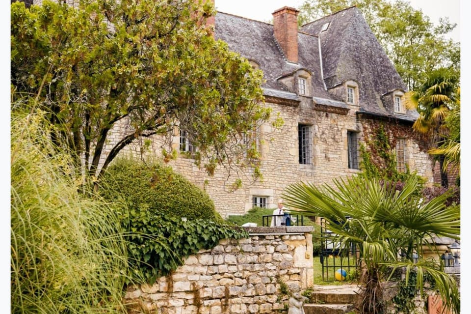 Property building, Day, Garden, Garden view