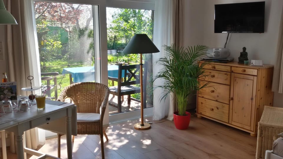 Balcony/Terrace, Living room, Photo of the whole room, Dining area, Garden view