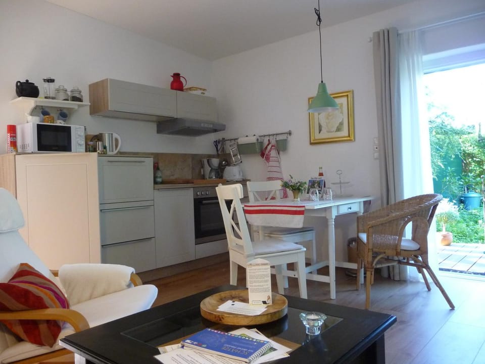 Kitchen or kitchenette, Photo of the whole room, Dining area