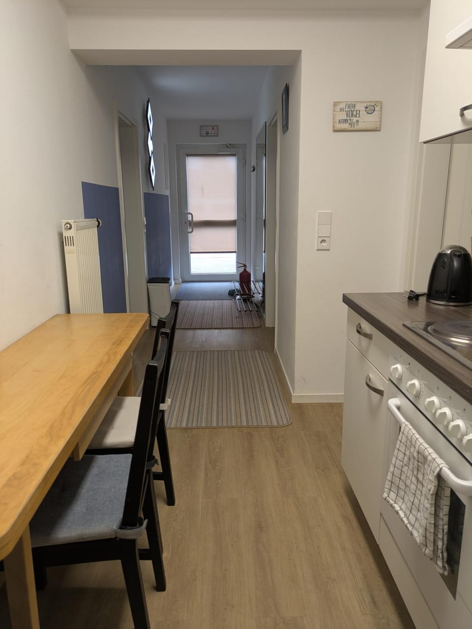 Kitchen or kitchenette, Dining area, oven