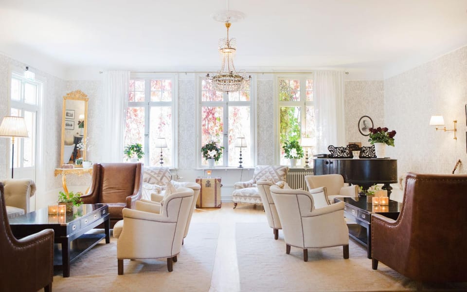 Living room, Seating area