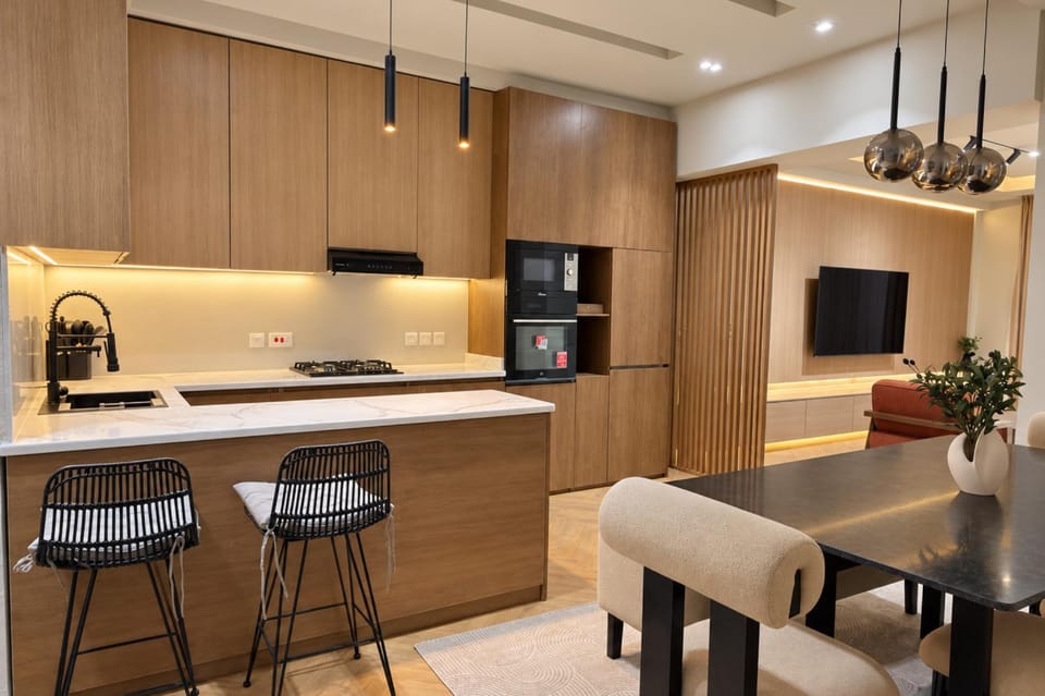 Kitchen or kitchenette, Dining area, oven, stove