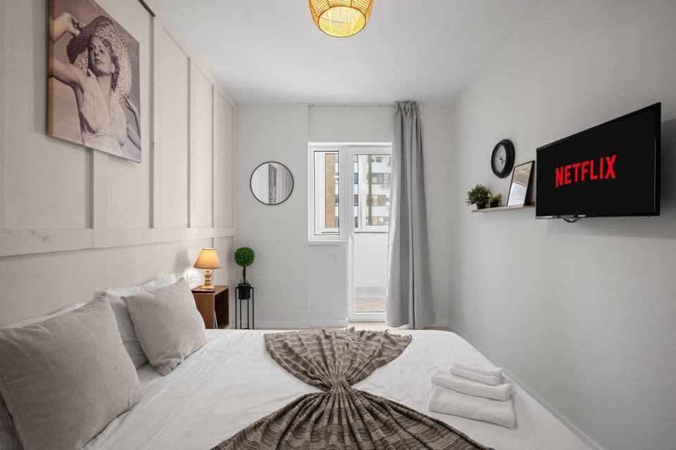 FLH - Little Paris 2BR Apartment with AC Apartment in Romania