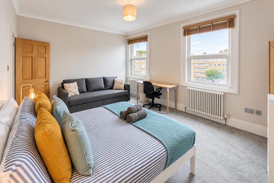 Property building, Bed, View (from property/room), Living room, Photo of the whole room, Seating area, Bedroom, flat iron, hair dryier, heating, internet, towels, wardrobe
