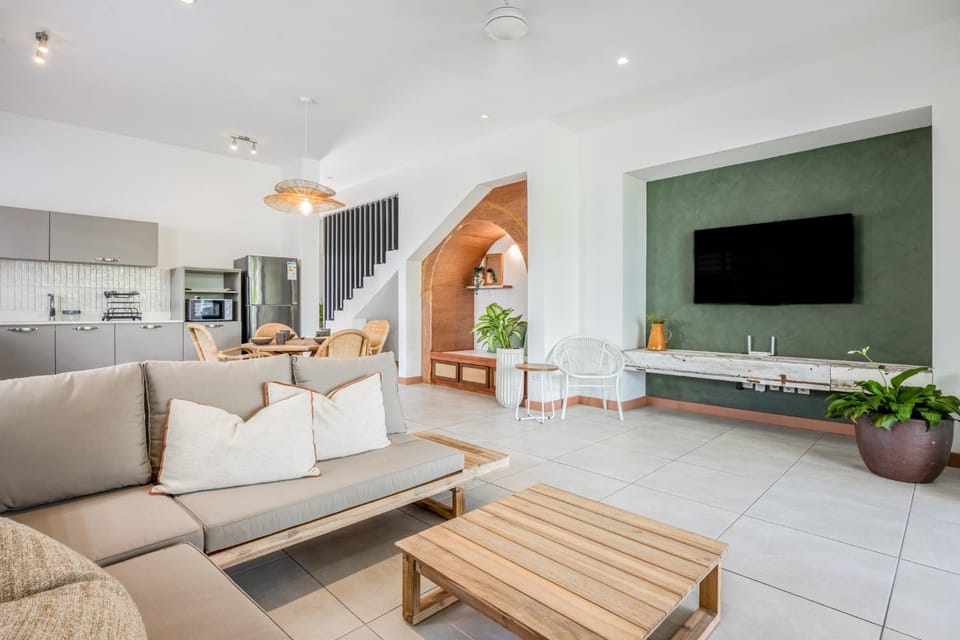 Riverside Serenity Duplex pool sea beach access Apartment in Rivière Noire District, Mauritius