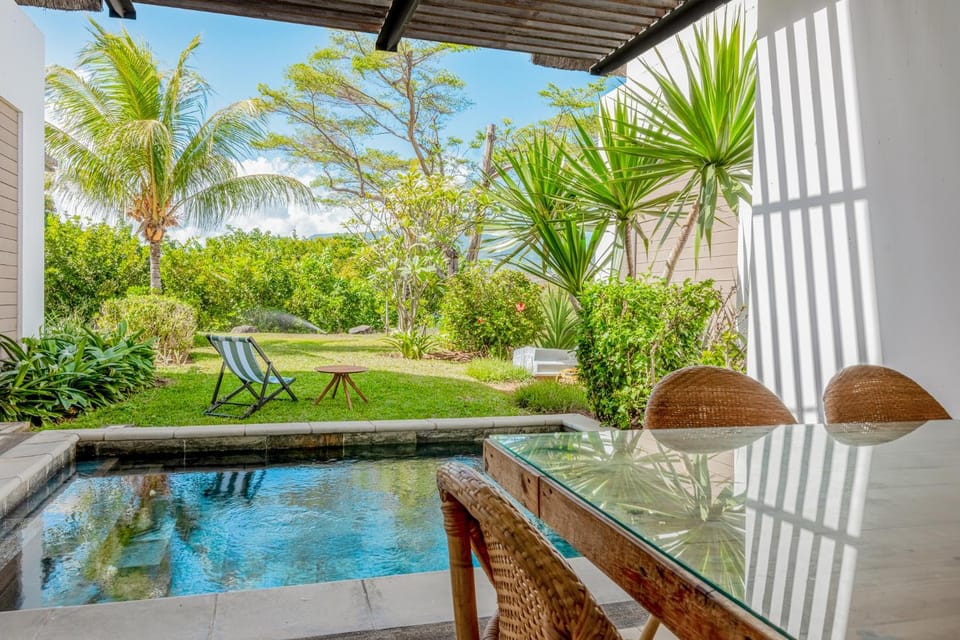 Riverside Serenity Duplex pool sea beach access Apartment in Rivière Noire District, Mauritius