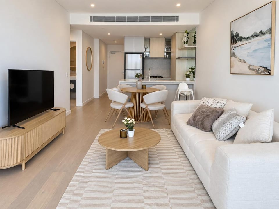 TV and multimedia, Kitchen or kitchenette, Living room, Photo of the whole room, Seating area, Dining area