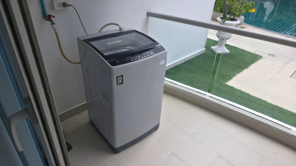 Grand Avenue 1BR Pool View Smart TV WiFi 1st Floor Apartment in Pattaya City
