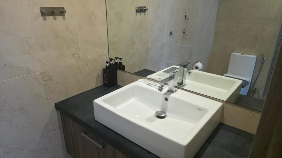 Grand Avenue 1BR Pool View Smart TV WiFi 1st Floor Apartment in Pattaya City