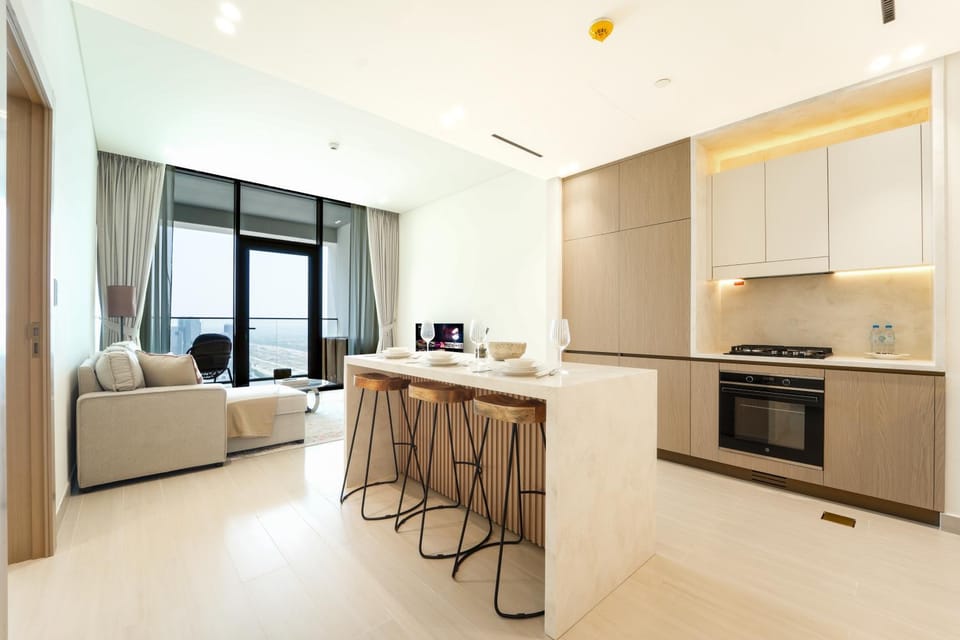 Kitchen or kitchenette, Living room, Seating area, Dining area, oven, stove