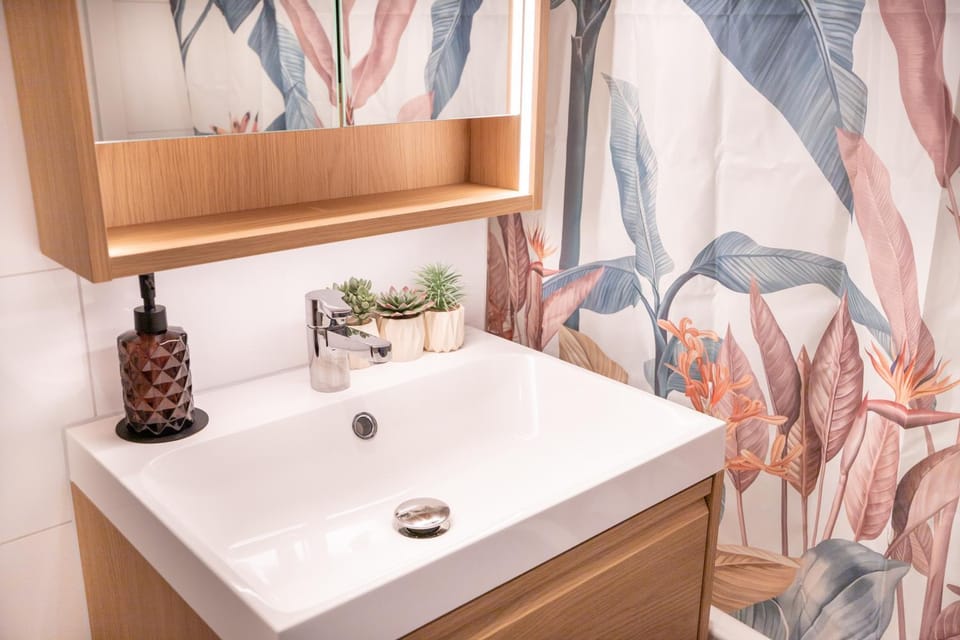 Urban Smart Living near Basel SBB & City Center - Special TRIO PICASSO 31 Apartment, up to 4 guests Apartment in Basel