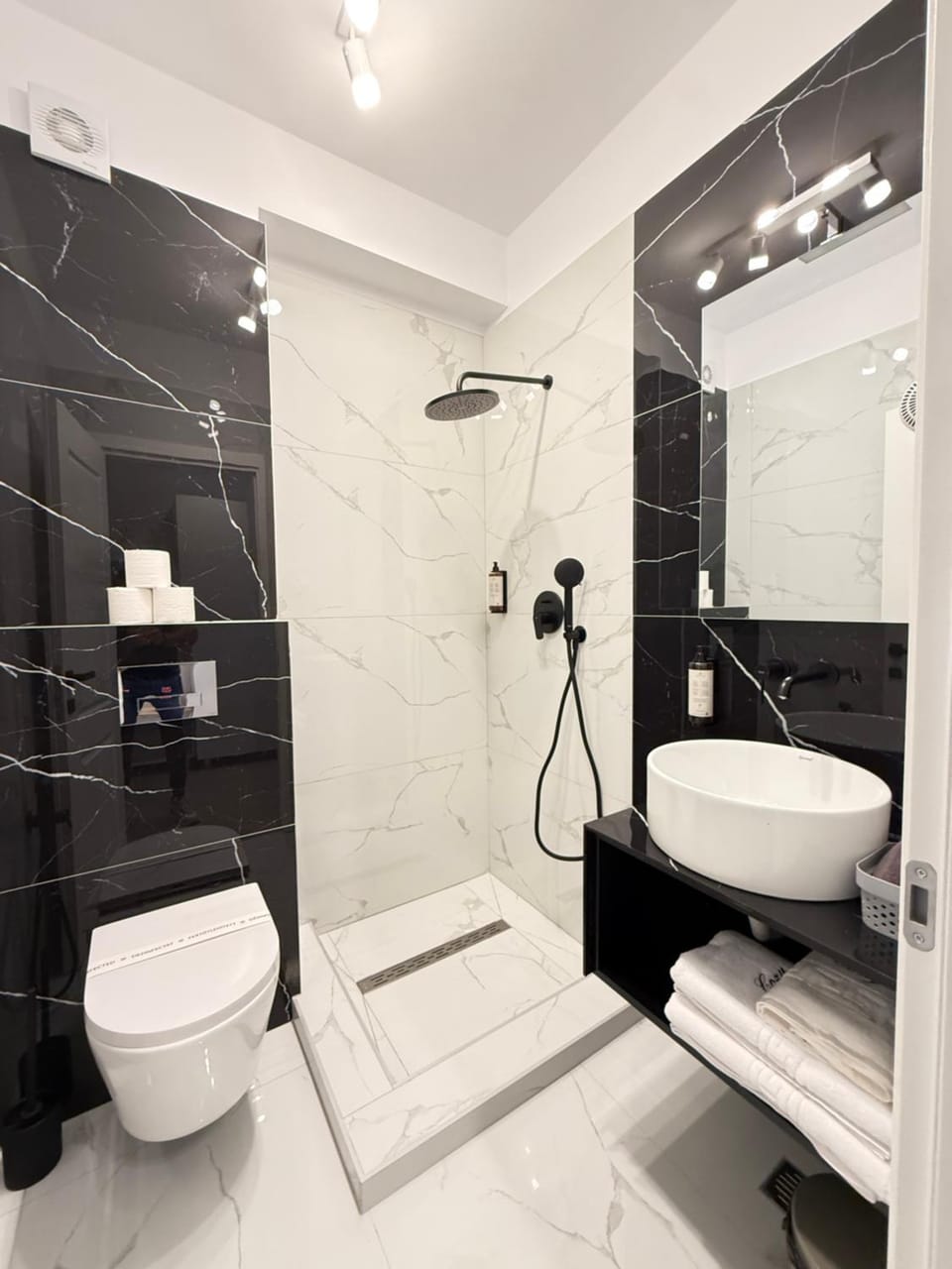 Cozy Boutique Rooms in Iasi Free Parking Apartment in Romania