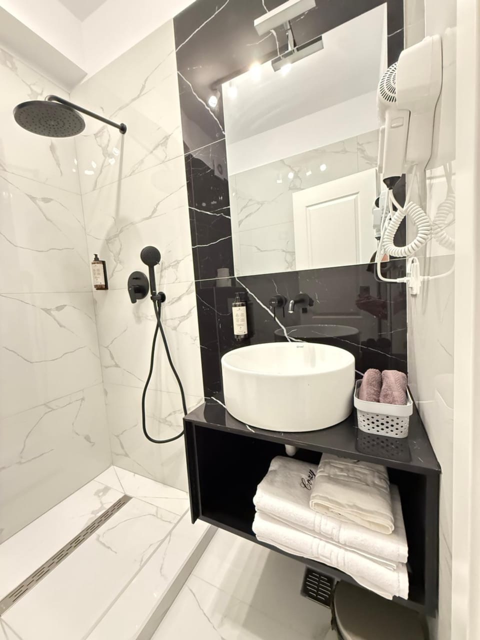 Cozy Boutique Rooms in Iasi Free Parking Apartment in Romania