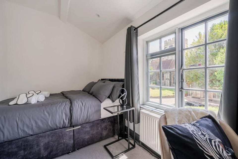 Stylish 2Bed Flat - Next to Guildford High Street Apartment in Guildford