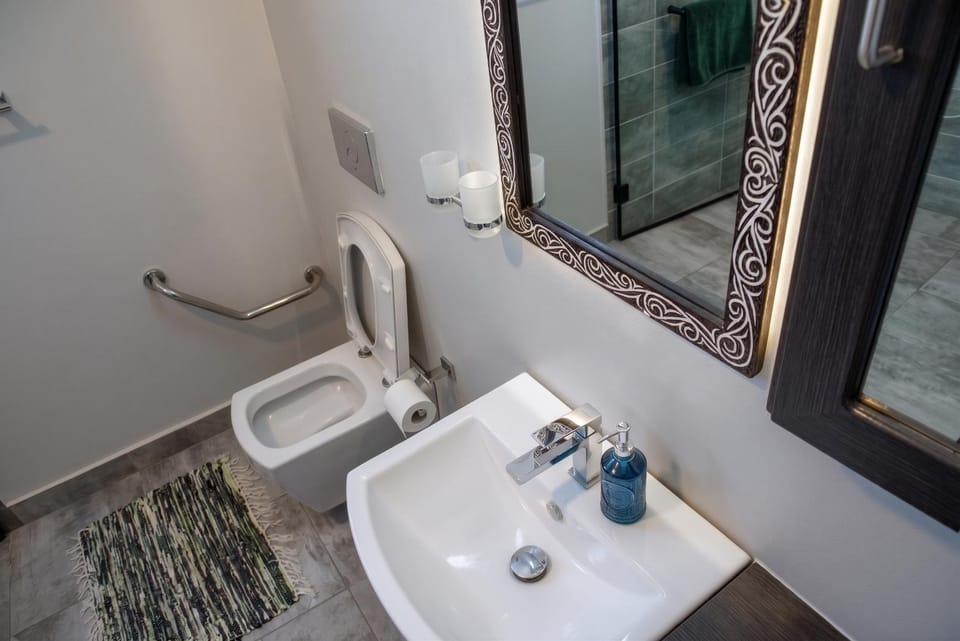 Toilet, Bathroom