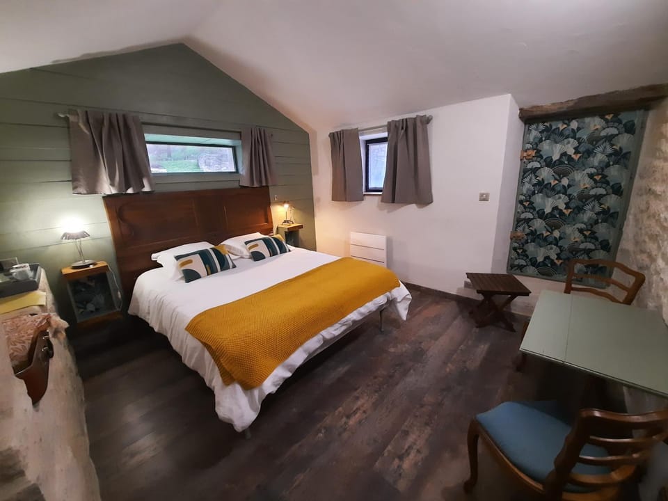 Property building, Living room, Bedroom