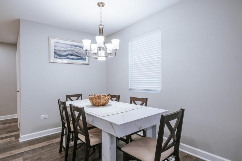 Fox Lake Extended Stay Furnished Suite House in Fox Lake