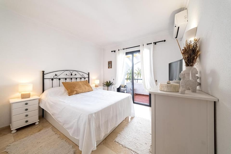 Sol & Mar Riviera Luxe Retreat Apartment in Sitio de Calahonda