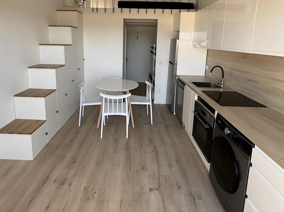 Property building, Kitchen or kitchenette, Living room